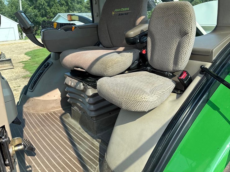 2013-john-deere-8260r-image-62
