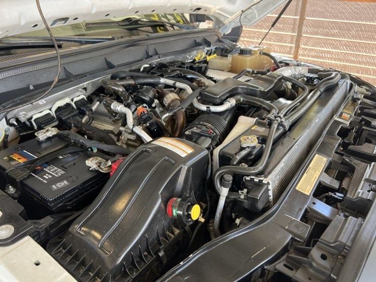 2013-ford-f550-image-15