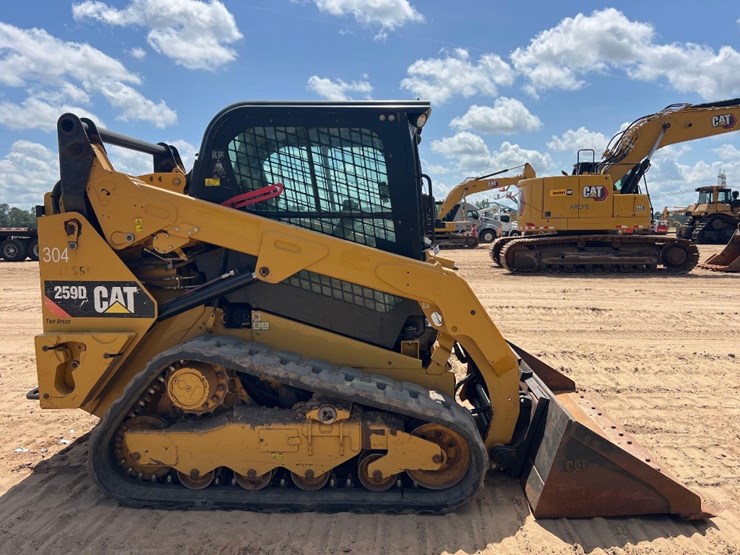 2015-caterpillar-259d-image-5