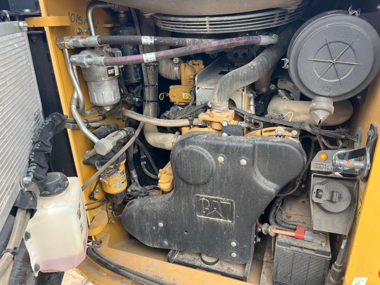 2023-caterpillar-299d3-image-15