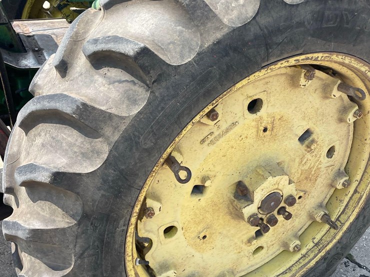 john-deere-3010-image-30