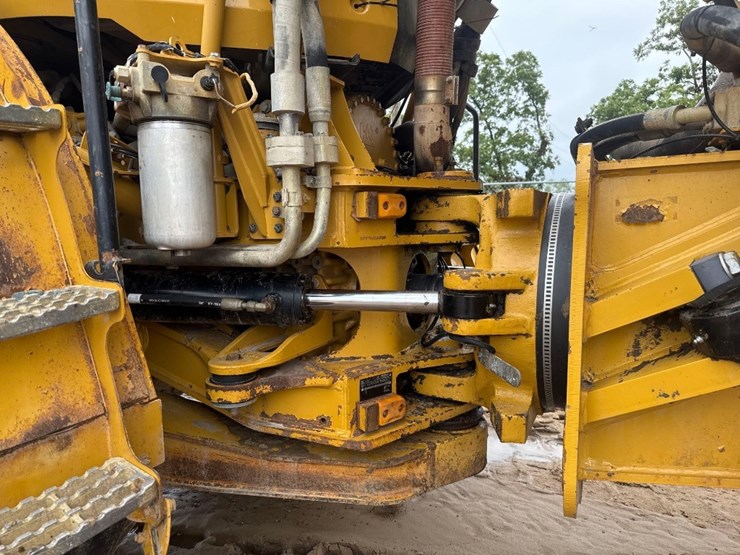 2015-caterpillar-745c-image-18