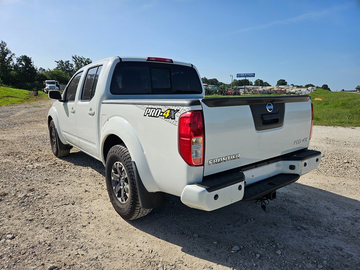 2016-nissan-frontier-image-11