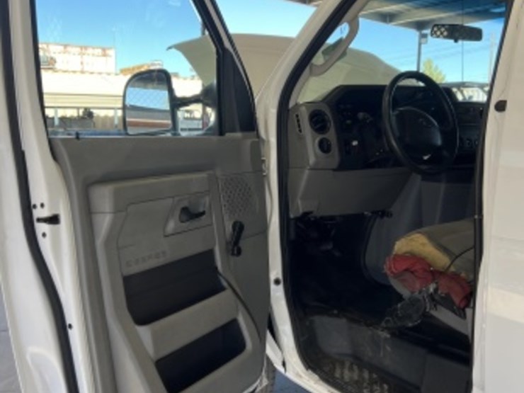 2012-ford-cargo-image-22