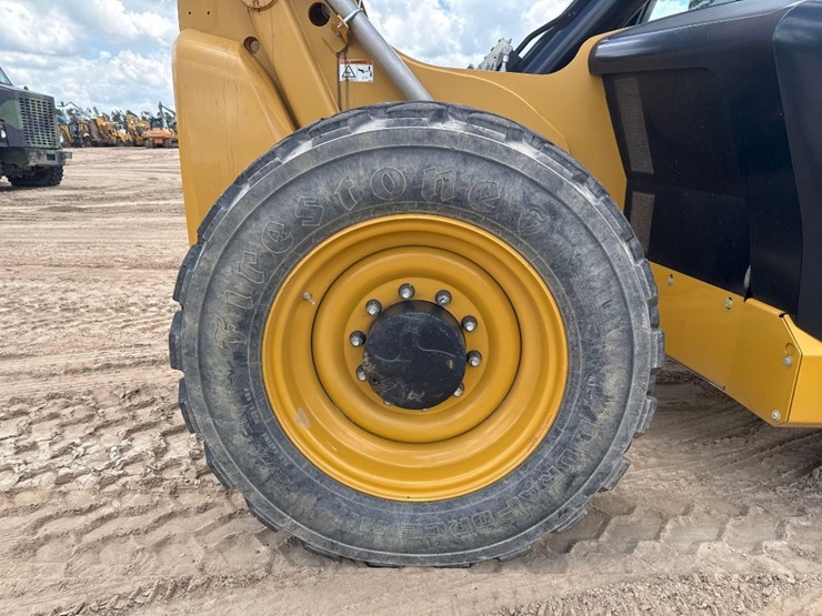 2020-caterpillar-tl1255d-image-12