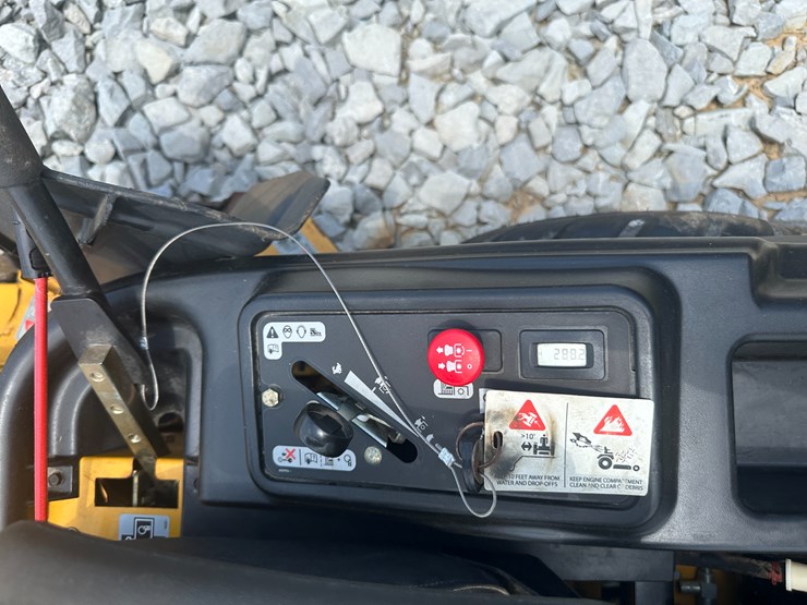 #15-•-hustler-raptor-sd-zero-turn-mower-17020368-inv#:-25450-image-32