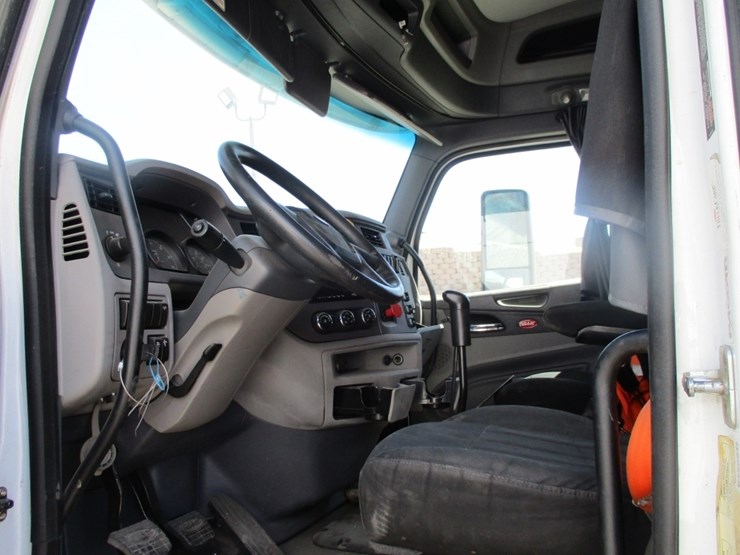 2016-peterbilt-579-image-7