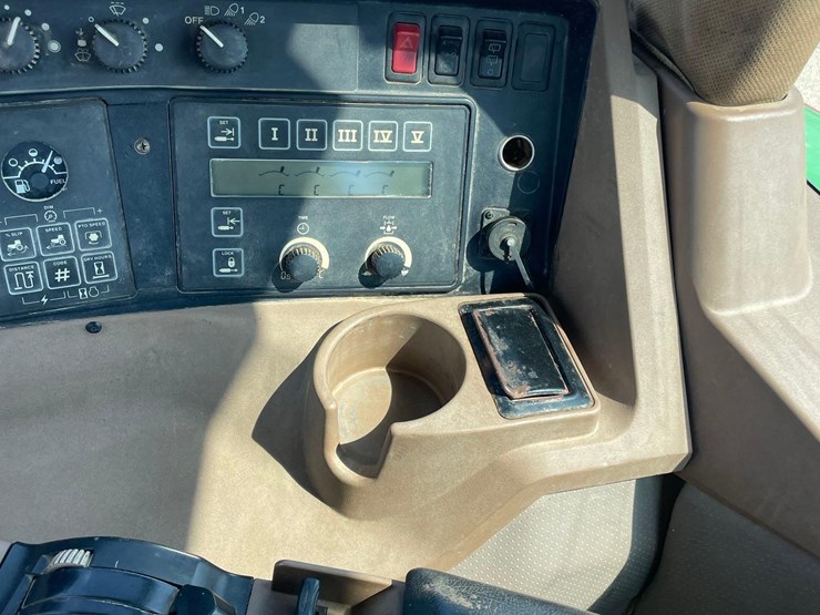 john-deere-8400-image-47