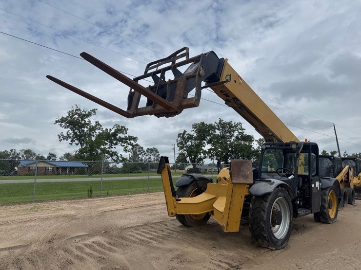 2014-caterpillar-tl943c-image-2