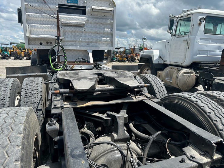 2001-caterpillar-c11-image-30