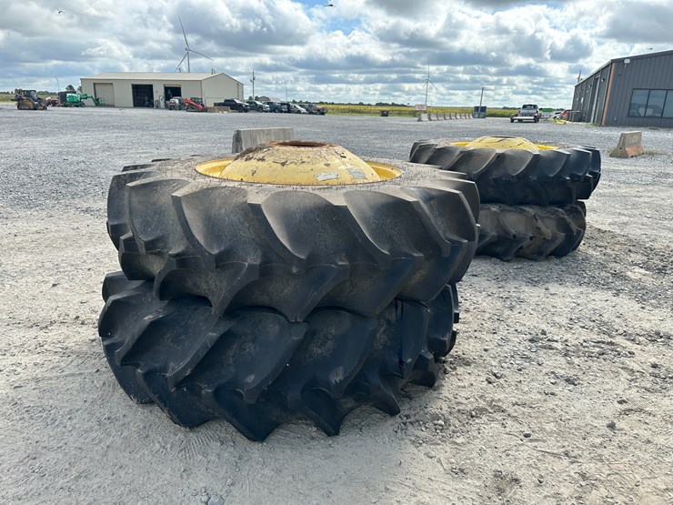 #68-•-lot-of-(4)-520/85r42-combine-tires-w/rims-inv#:-25910-image-2