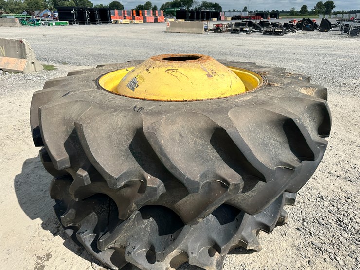 #68-•-lot-of-(4)-520/85r42-combine-tires-w/rims-inv#:-25910-image-10