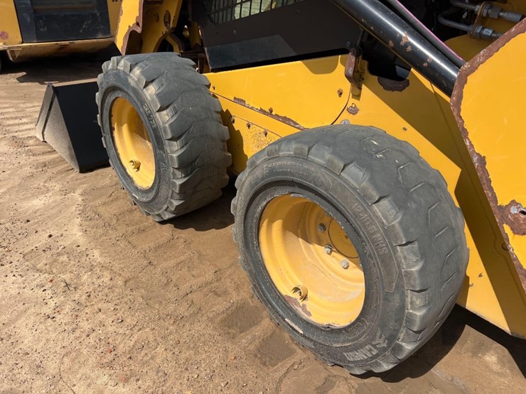 2020-caterpillar-242d3-image-19