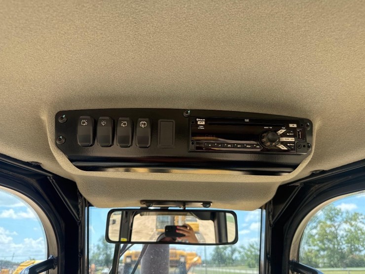 2019-caterpillar-d3k2-xl-image-26