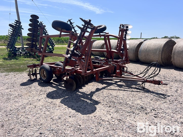 massey-ferguson-820-image-3