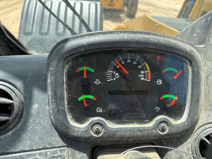 2020-caterpillar-tl1255d-image-24