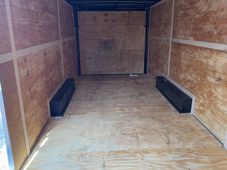 #3000-•-2024-homesteader-24'-bumper-pull-enclosed-trailer-image-5