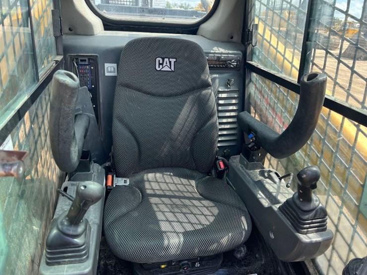 2021-caterpillar-279d3-image-25