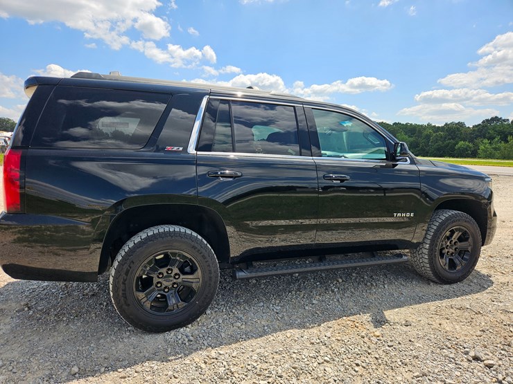 2018-chevrolet-tahoe-image-16