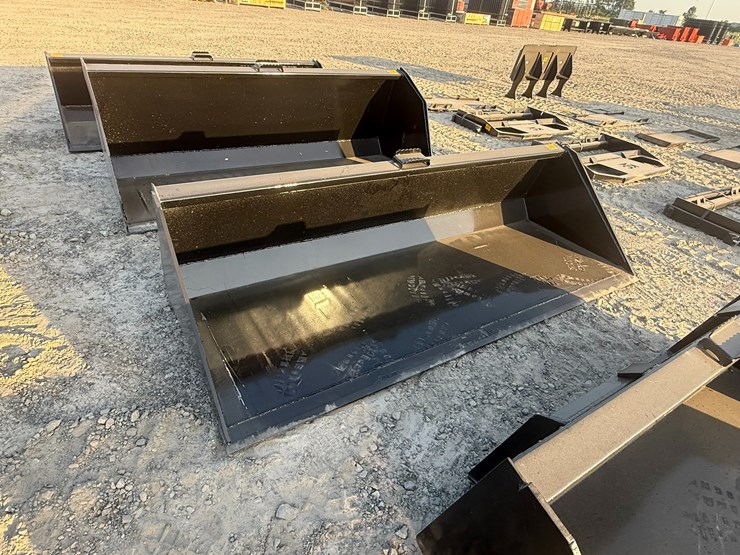 #2095-•-kc-90"-bucket-w/-blade-inv#:-25309-image-1