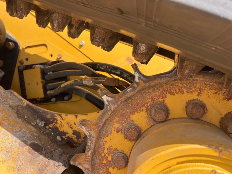 2021-caterpillar-279d3-image-23