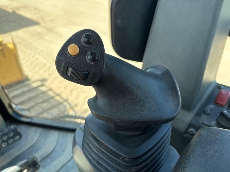2019-caterpillar-d3k2-xl-image-31