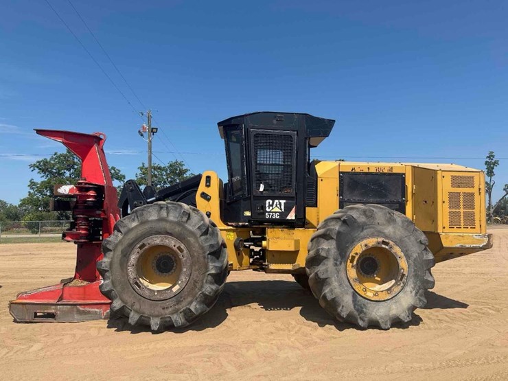 2015-caterpillar-573c-image-1