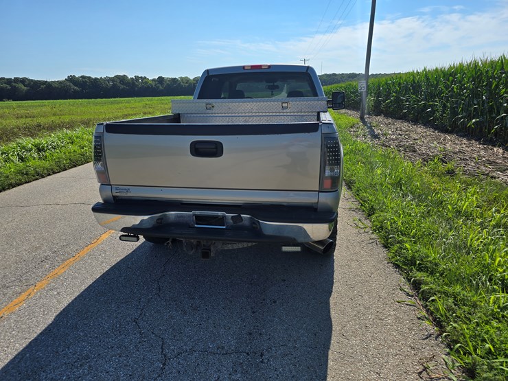 2003-chevrolet-2500-image-23