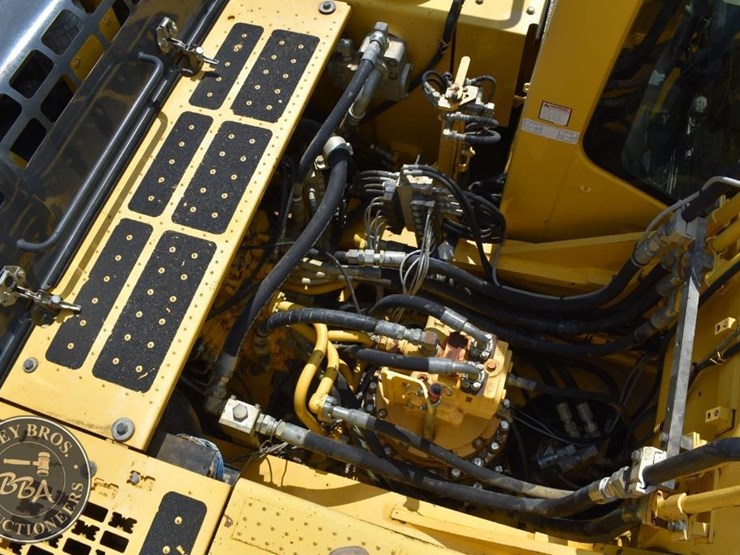 2014-komatsu-pc360-lc-10-image-57