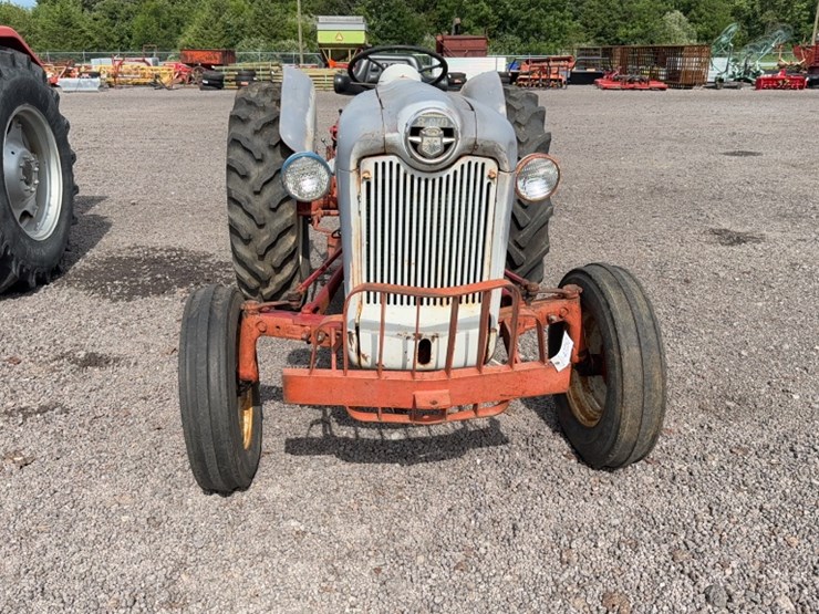 ford-tractor-image-2