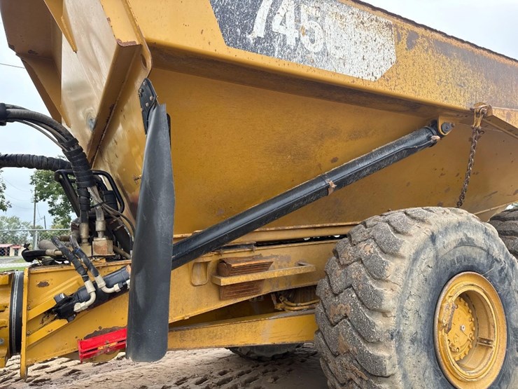 2015-caterpillar-745c-image-17
