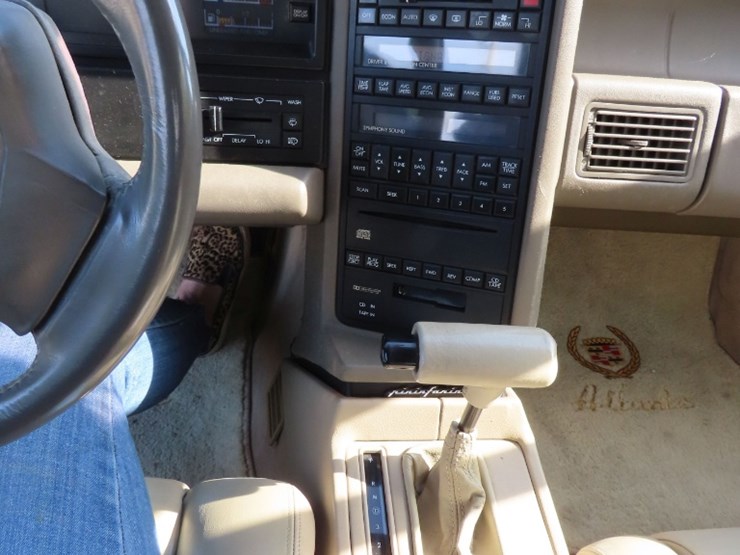 1991-cadillac-allante-pininfarina-roadster-image-19