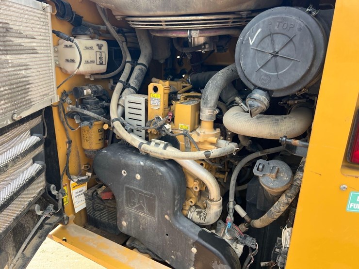 2021-caterpillar-279d3-image-14