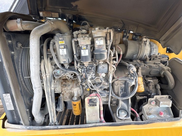 2020-caterpillar-tl1255d-image-14