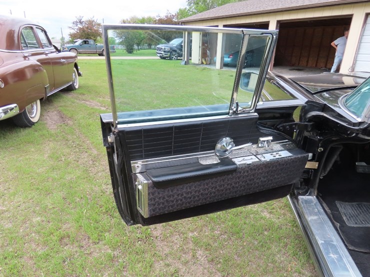 1960-lincoln-4dr-ht-image-12