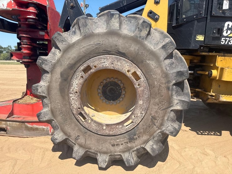 2015-caterpillar-573c-image-9