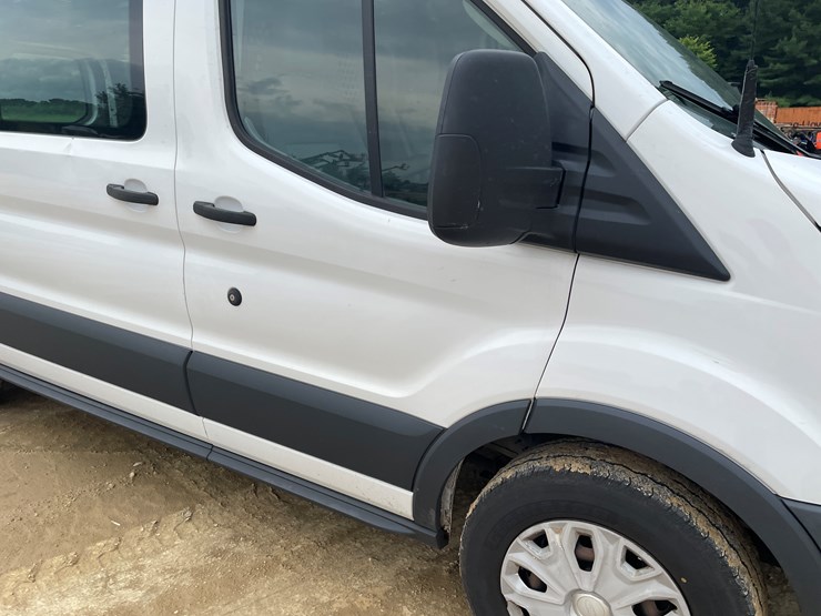 2015-ford-transit-image-22