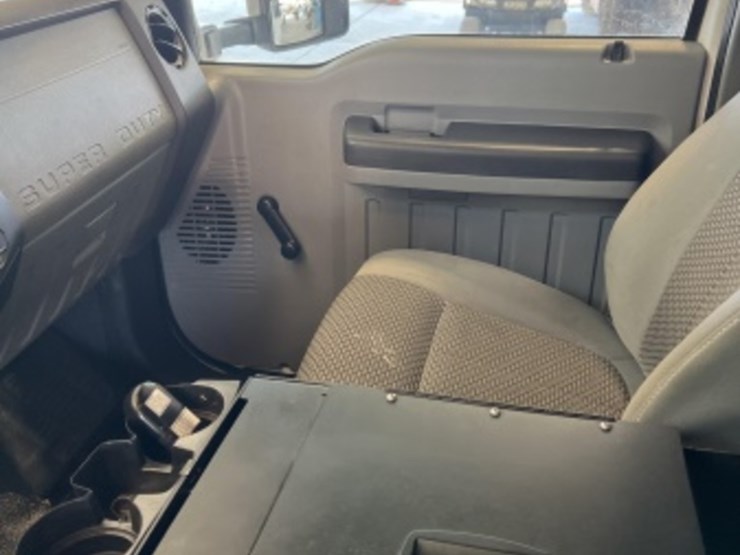2013-ford-f550-image-23