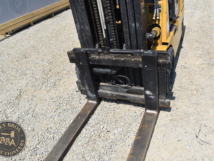 1996-caterpillar-gc30-image-34