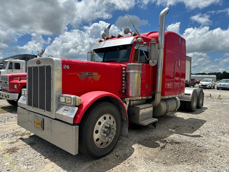 2003-peterbilt-379-image-1