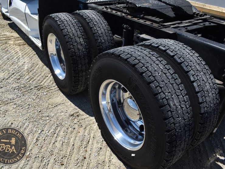 2011-kenworth-t660-image-48