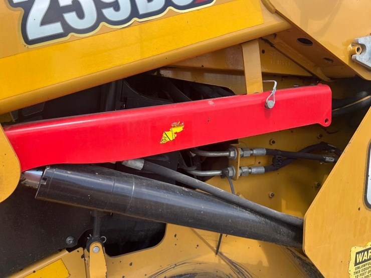 2021-caterpillar-259d3-image-11