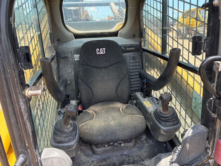 2018-caterpillar-299d2-image-26
