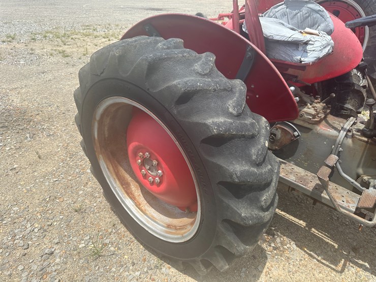 massey-ferguson-135-image-10