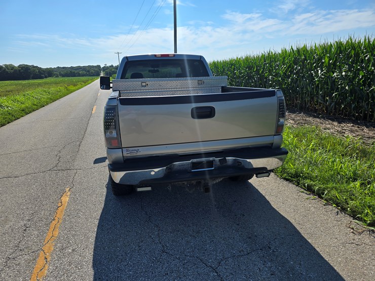 2003-chevrolet-2500-image-21