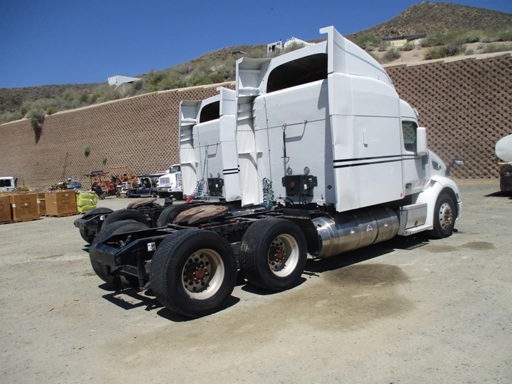 2016-peterbilt-579-image-4