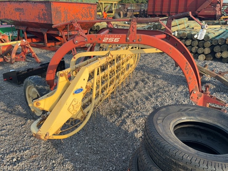 new-holland-256-image-2