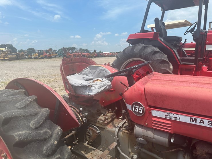 massey-ferguson-135-image-24