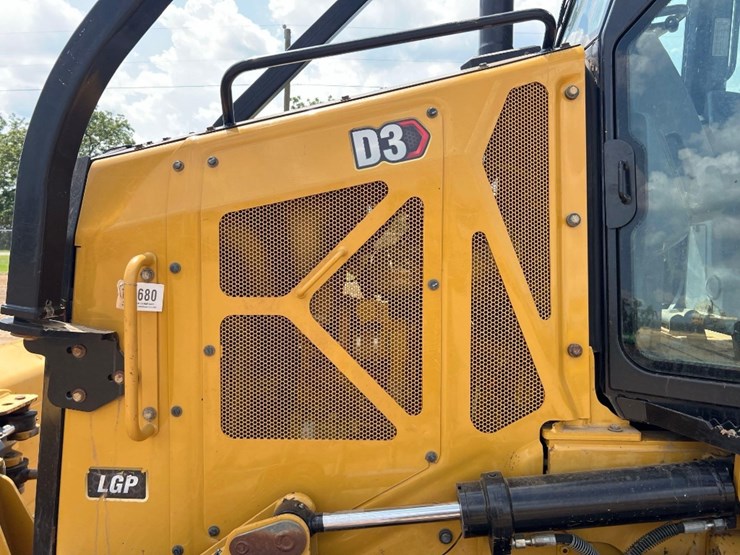 2021-caterpillar-d3-lgp-image-28