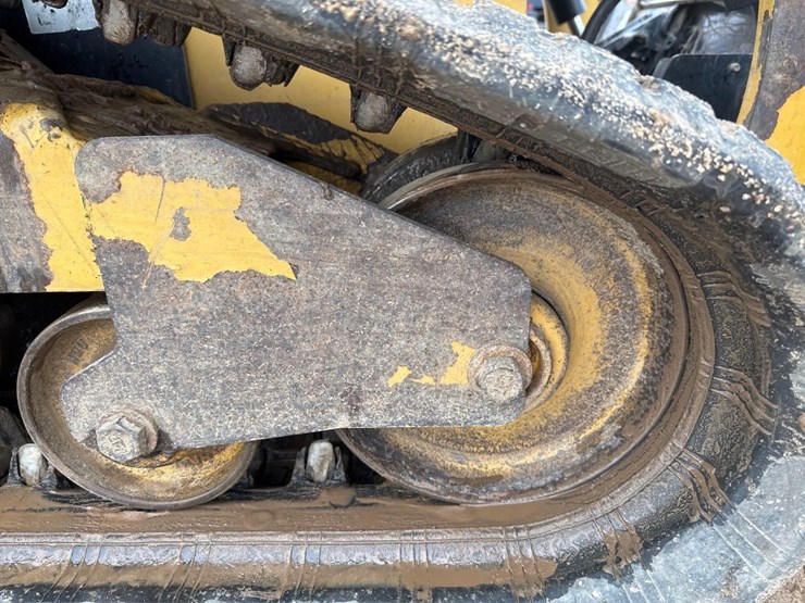 2018-caterpillar-239d-image-15